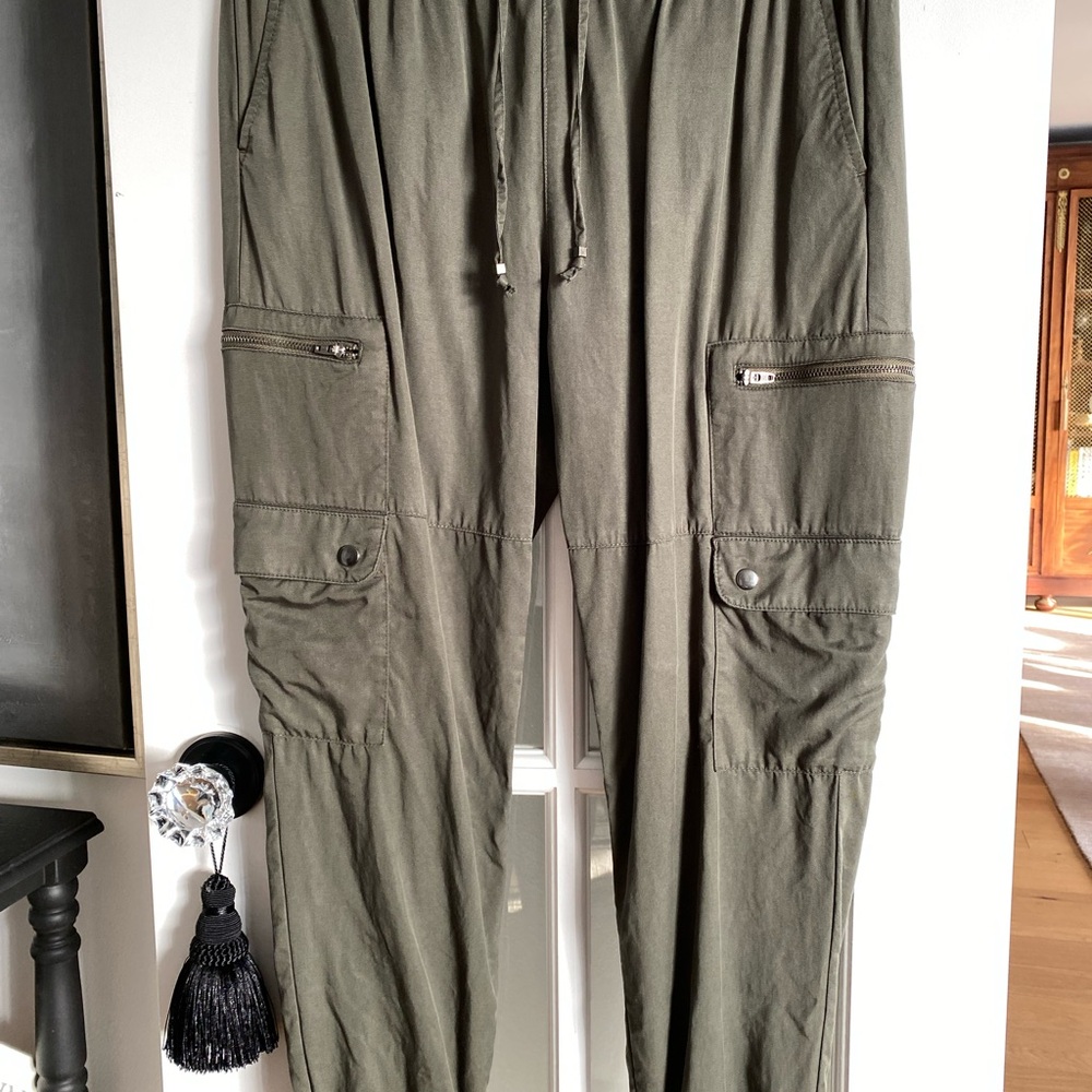 Banana Republic Women's Olive Cargo Pants